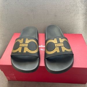 Salvatore Ferragamo Slides Size 5